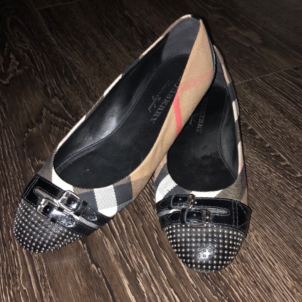 Burberry Flats Women’s size 39.5